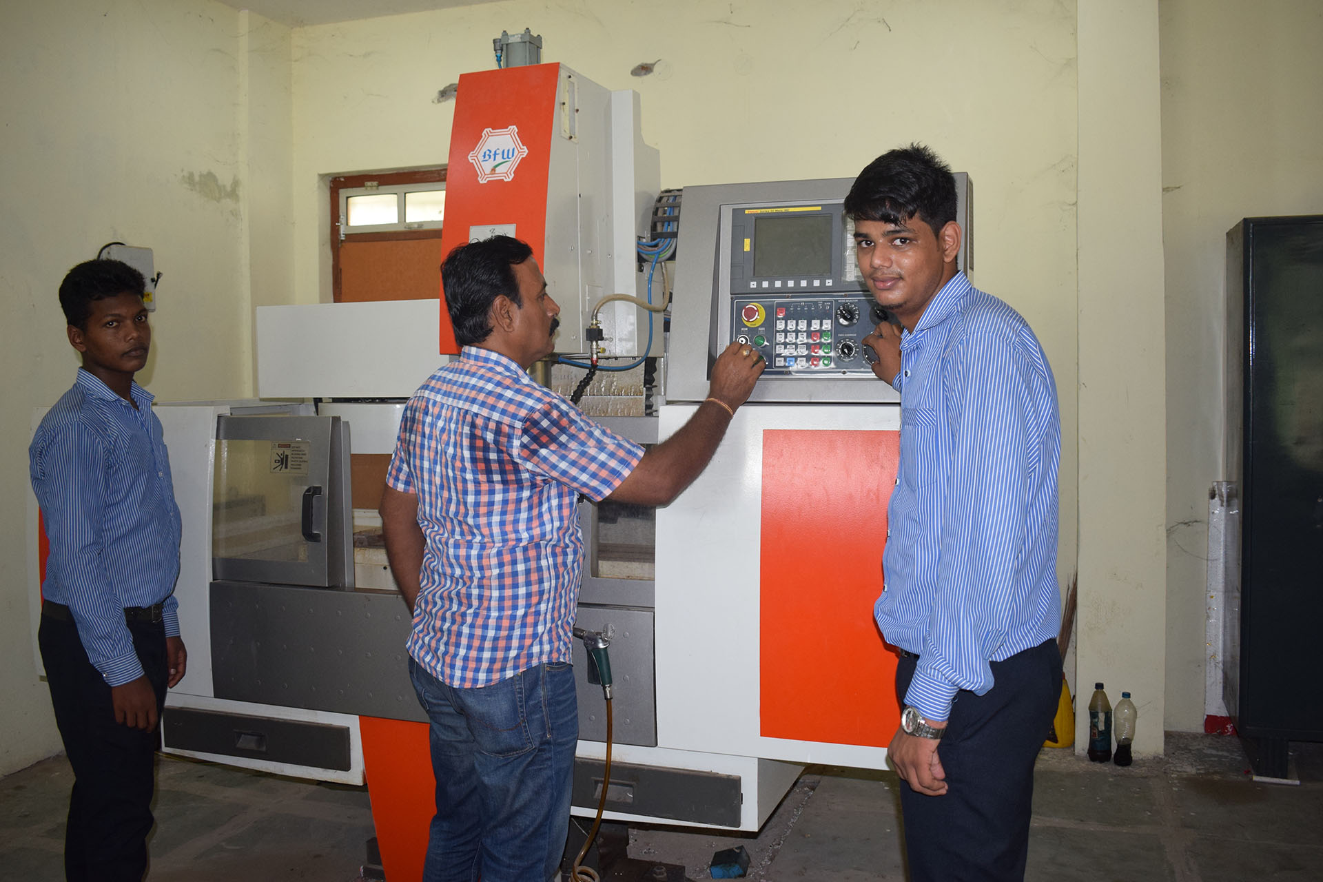 MECHANICAL ENGINEERING LABORATORY1